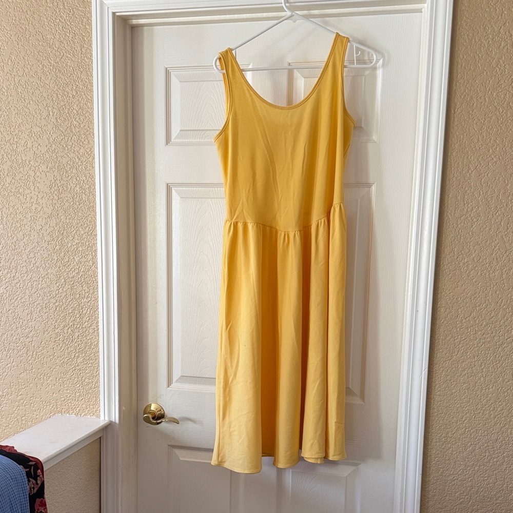 Chic Yellow Midi Dress